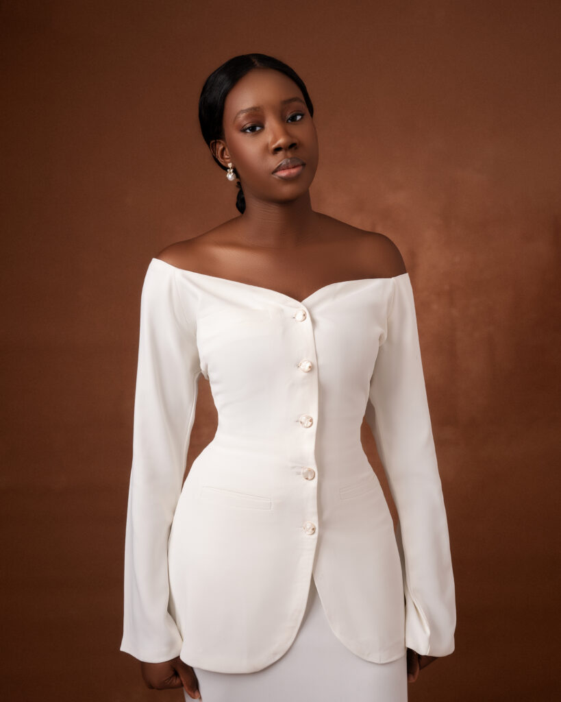 BEE OFF SHOULDER TOP